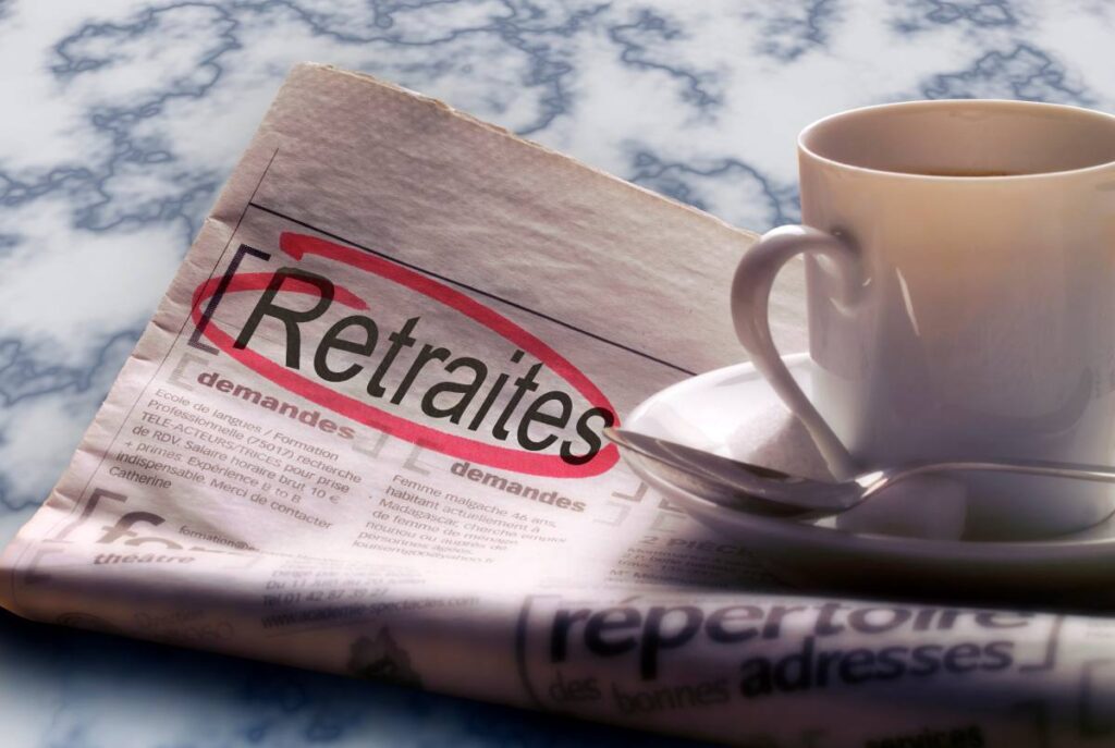 La retraite anticipée permet de partir avant 60 ans selon des critères précis.