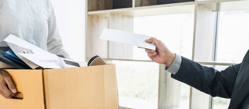 Pour quitter son emploi légalement, il est obligatoire de déposer une lettre de démission.